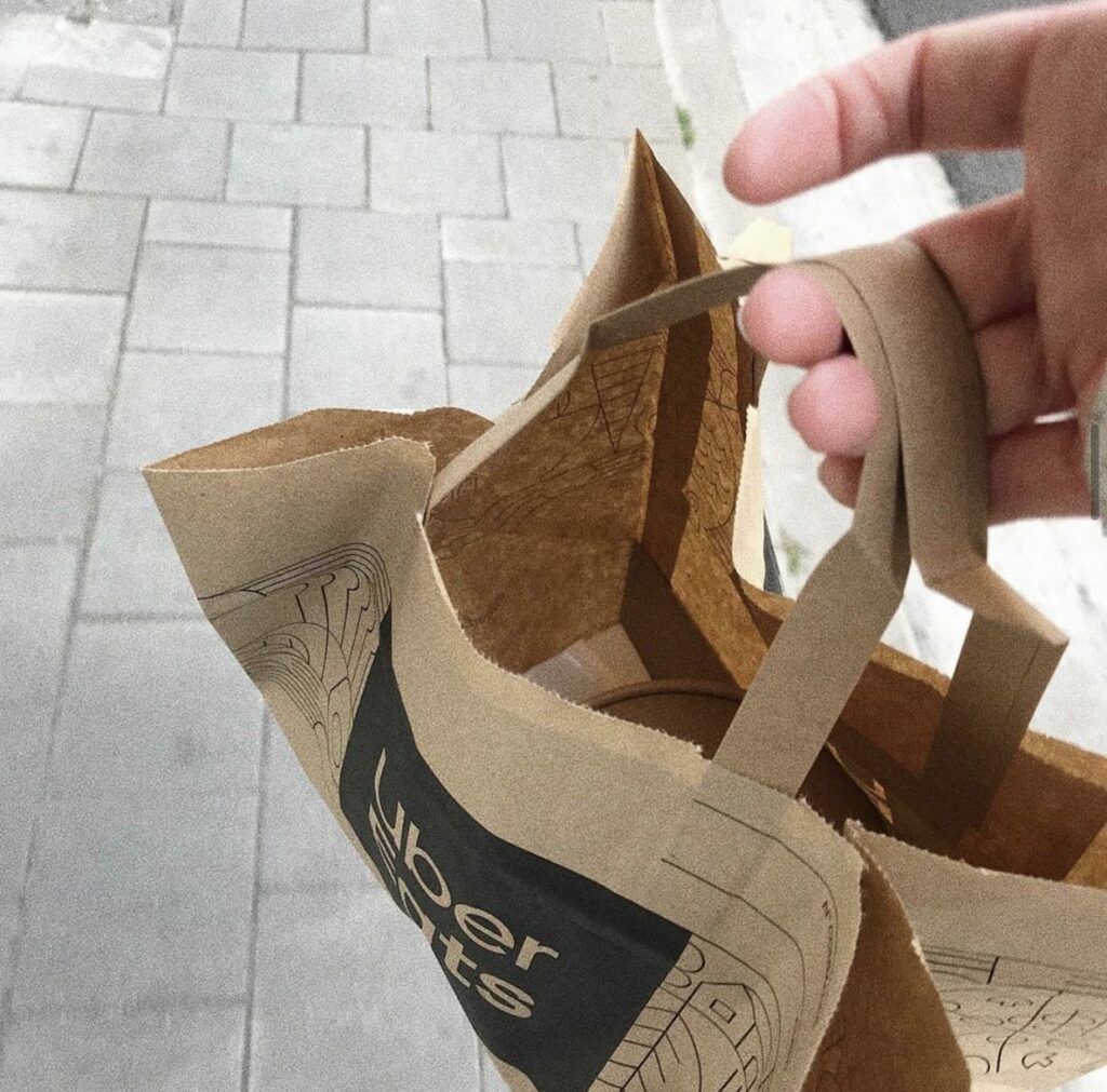 Ubereats papieren zak leveren aan huis
